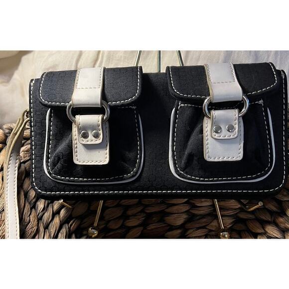 Vintage Nine West Wristlet - Picture 1 of 6